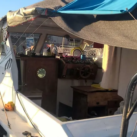 Bed N Boat Hotel na wodzie Barcelona